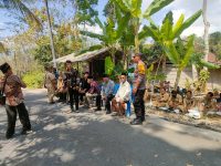 Bhabinkamtibmas Tanjungharjo Laksanakan Sambag dan Binluh serta Pengamanan Takziah